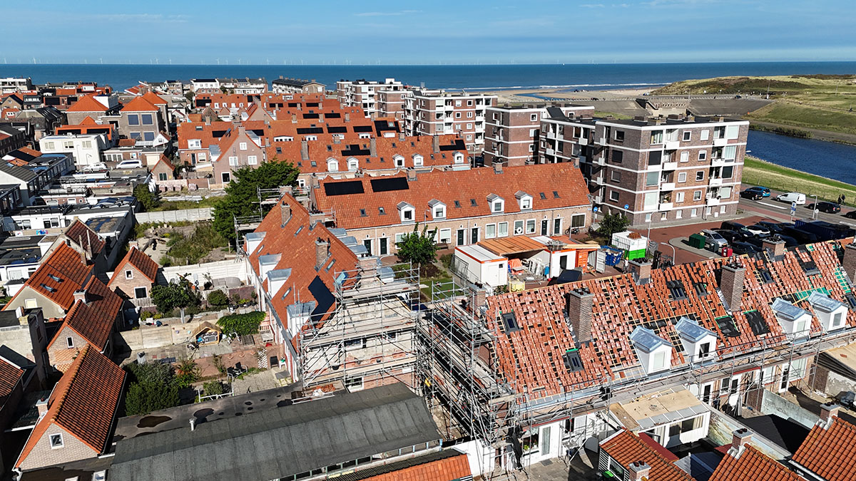Katwijk aan Zee gebruikte VH Natuurrood leggen.jpg