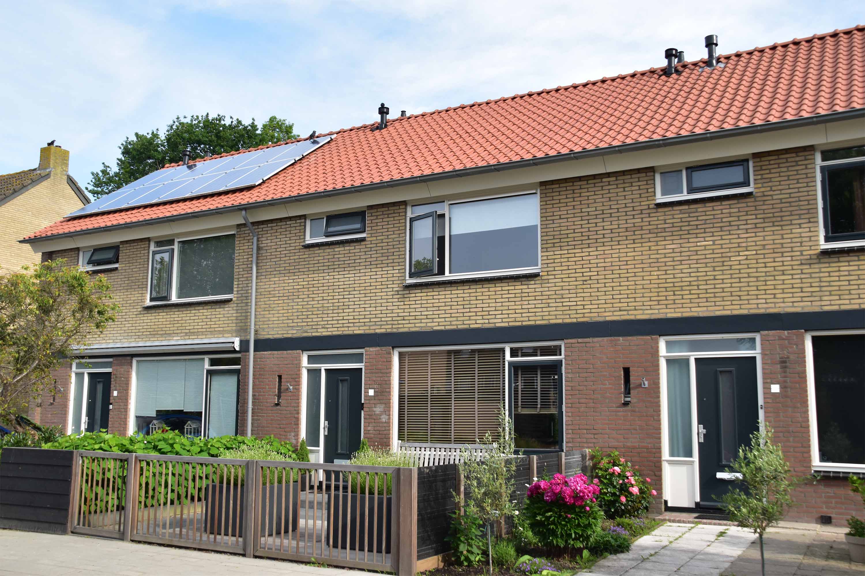 Project renovatie afgerond dak 23 woningen Piershil foto 3