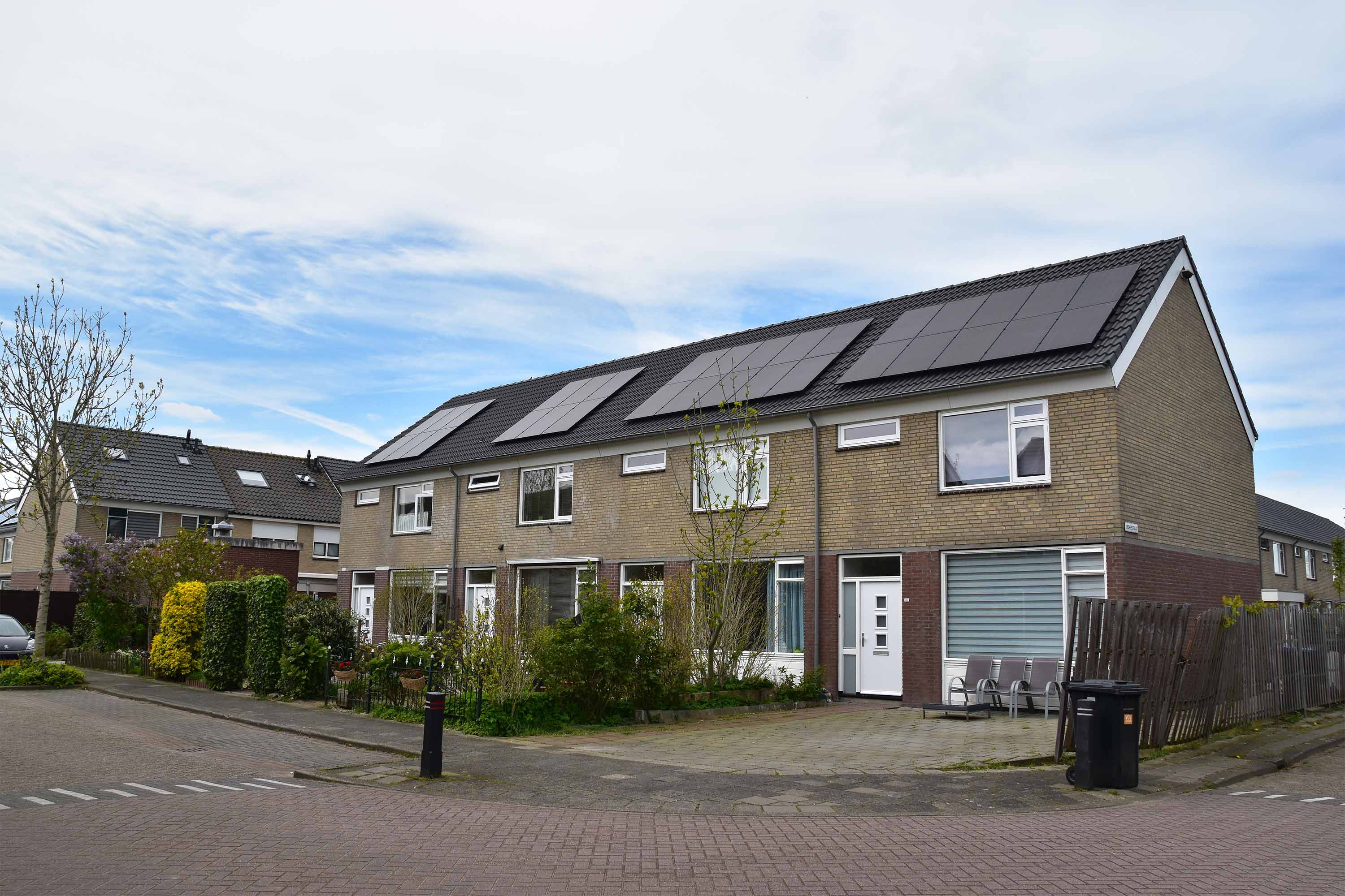 Project renovatie woningen met zonnepanelen op dak Haastrecht foto 1