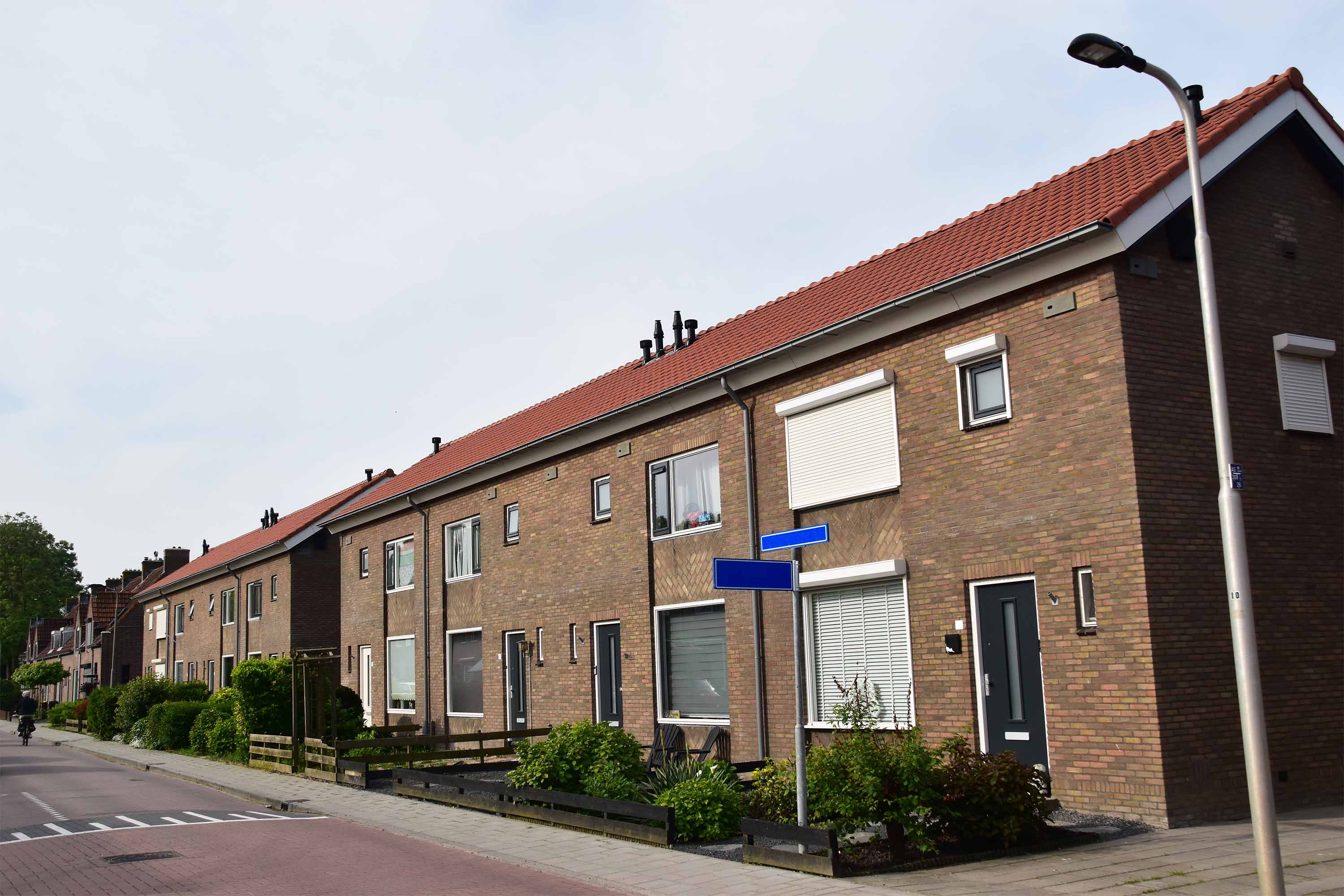 Project renovatie afgerond dak 23 woningen Piershil foto 1